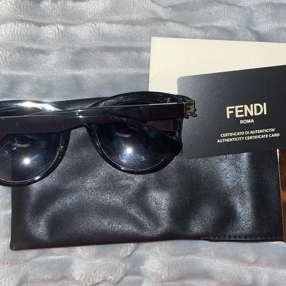 Fendi Sunglasses Black - Picture 4 of 4